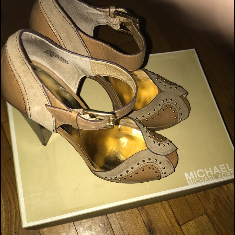 💯 % Authentic Michael Kors shoes